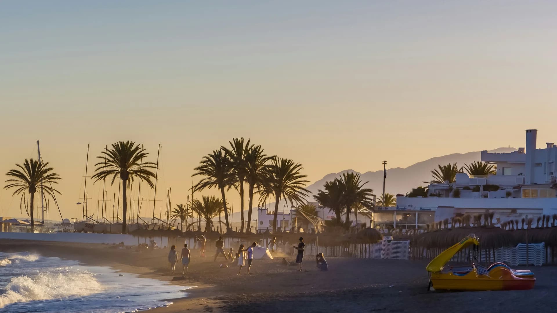 Avondlicht boven de kust van Marbella
