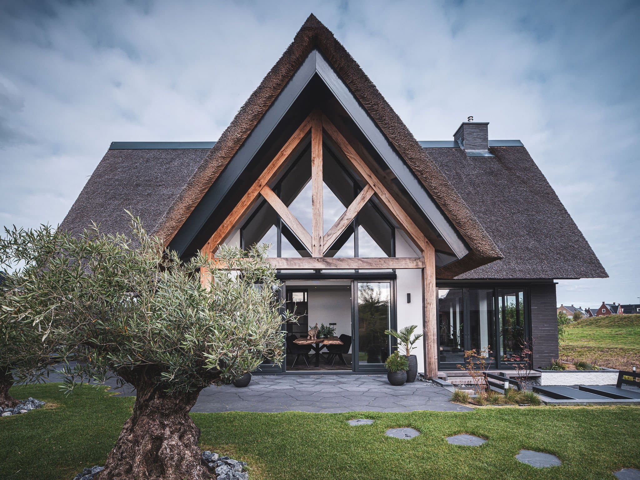 Robuuste, Stoere en Chique Villa: Luxe Woning met Perfecte Tuinbeleving